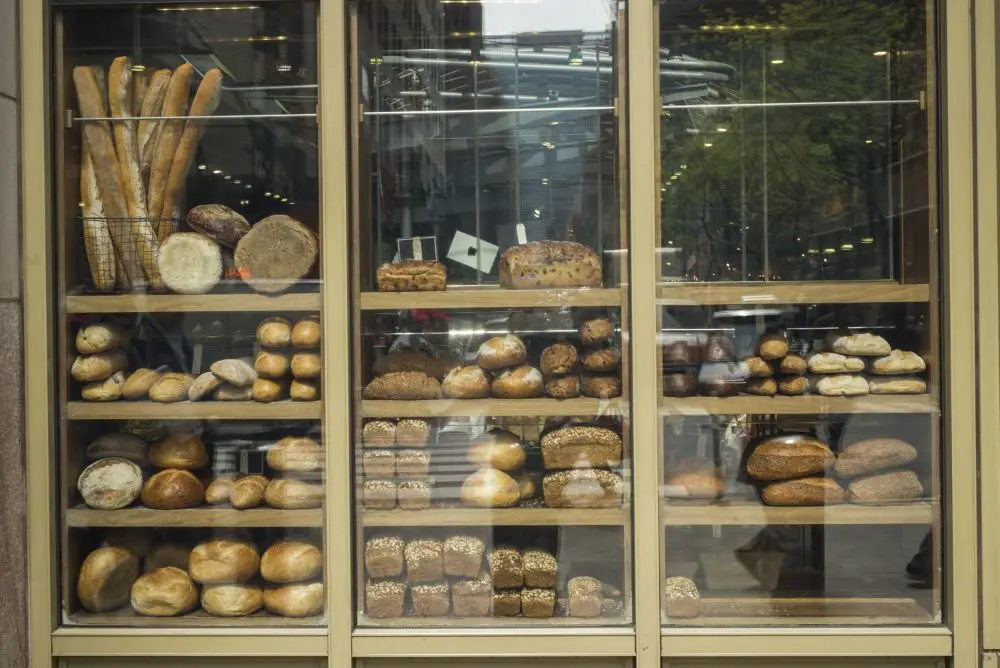 Dépannage de vitrine commerciale à Camon